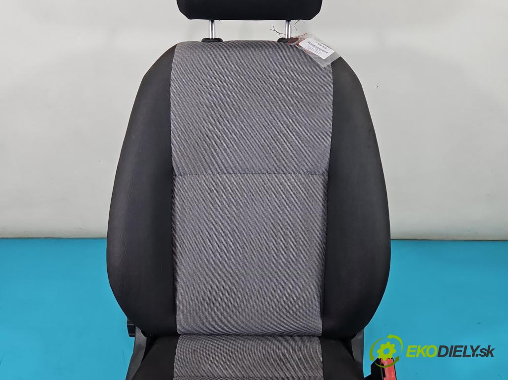 Skoda Fabia II 2007-2014 1.2 12V 69KM manual 51 kW 1198 cm3 5- Sedačka pravý  (Sedačka, sedadlo)