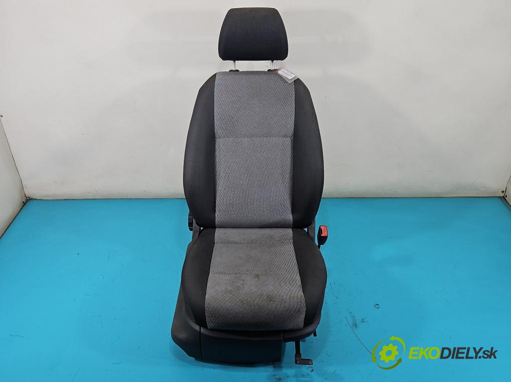 Skoda Fabia II 2007-2014 1.2 12V 69KM manual 51 kW 1198 cm3 5- Sedačka pravý  (Sedačka, sedadlo)