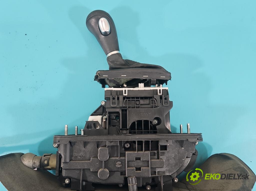 Audi A4 B8 2007-2015 2.0 tdi 143 HP automatic 105 kW 1968 cm3 5- Páka: Změny: stupeň,rýchlosť 8K1713041H (Rýchlostná páka (kulisa))