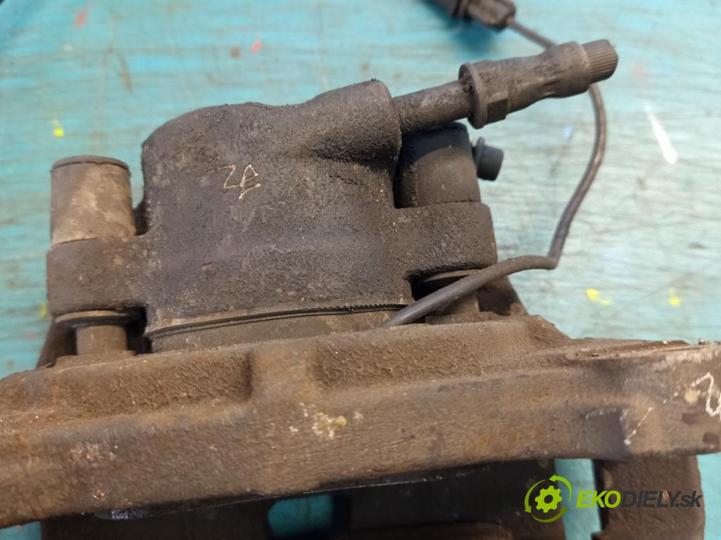 Audi A4 B8 2007-2015 2.0 tdi CAG: 143 HP automatic 105 kW 1968 cm3 5- brzdič predné ľavý  (Kľučka dverí ostatné)