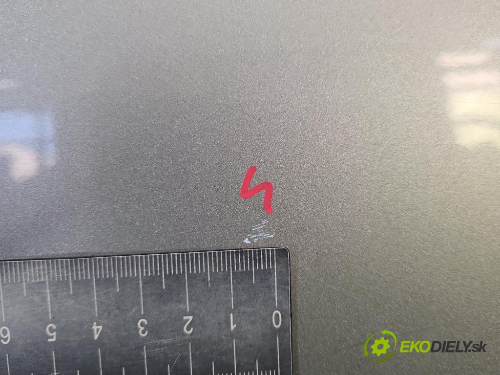 Toyota Corolla Verso I 2001-2004 2.0 D4D 90 HP manual 66 kW 1995 cm3 5- dvere zadné pravé  (Ostatné)