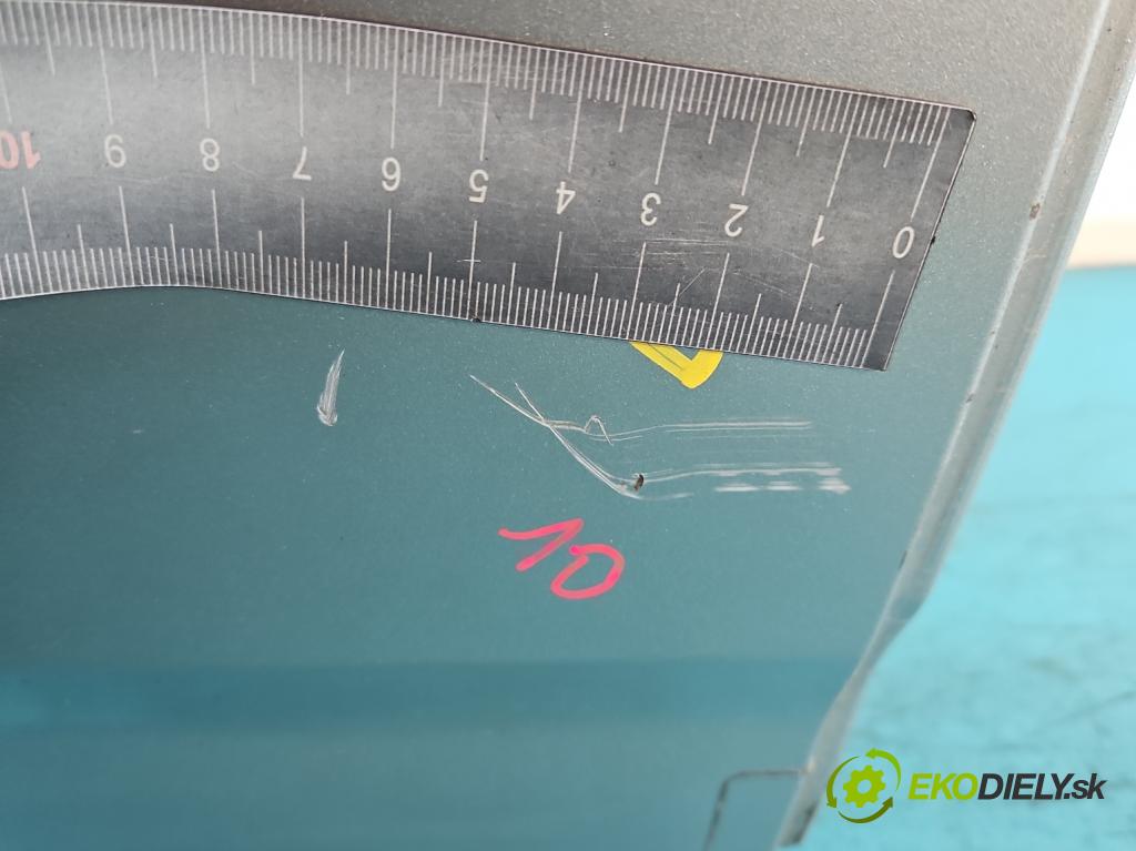 Toyota Corolla Verso I 2001-2004 2.0 D4D 90 HP manual 66 kW 1995 cm3 5- dvere zadné pravé  (Ostatné)