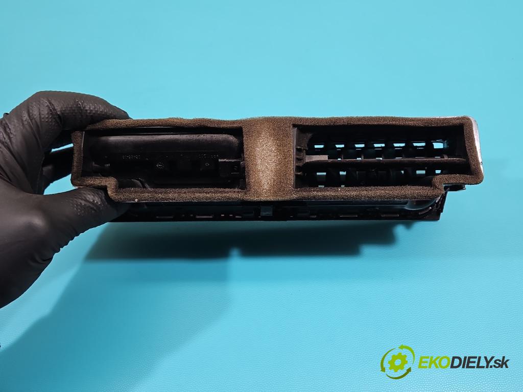 Audi A4 B8 2007-2015 2.0 tdi 143 HP automatic 105 kW 1968 cm3 5- Mřížka: kúrenia stredová 06485-005 (Mriežka kúrenia (fukár))