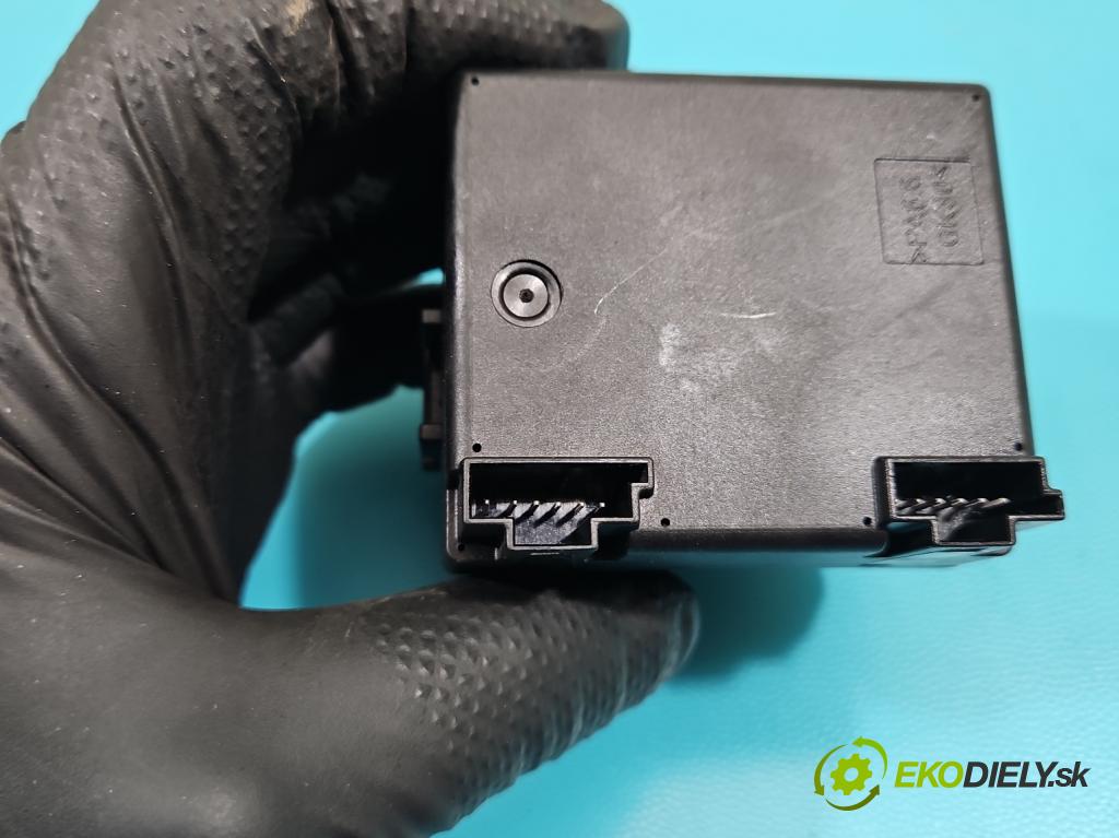 Mercedes S W221 2005-2013 3.0 CDI 211KM automatic 155 kW 2987 cm3 4- Spínačka 2215450508 (Spínacia skrinka)