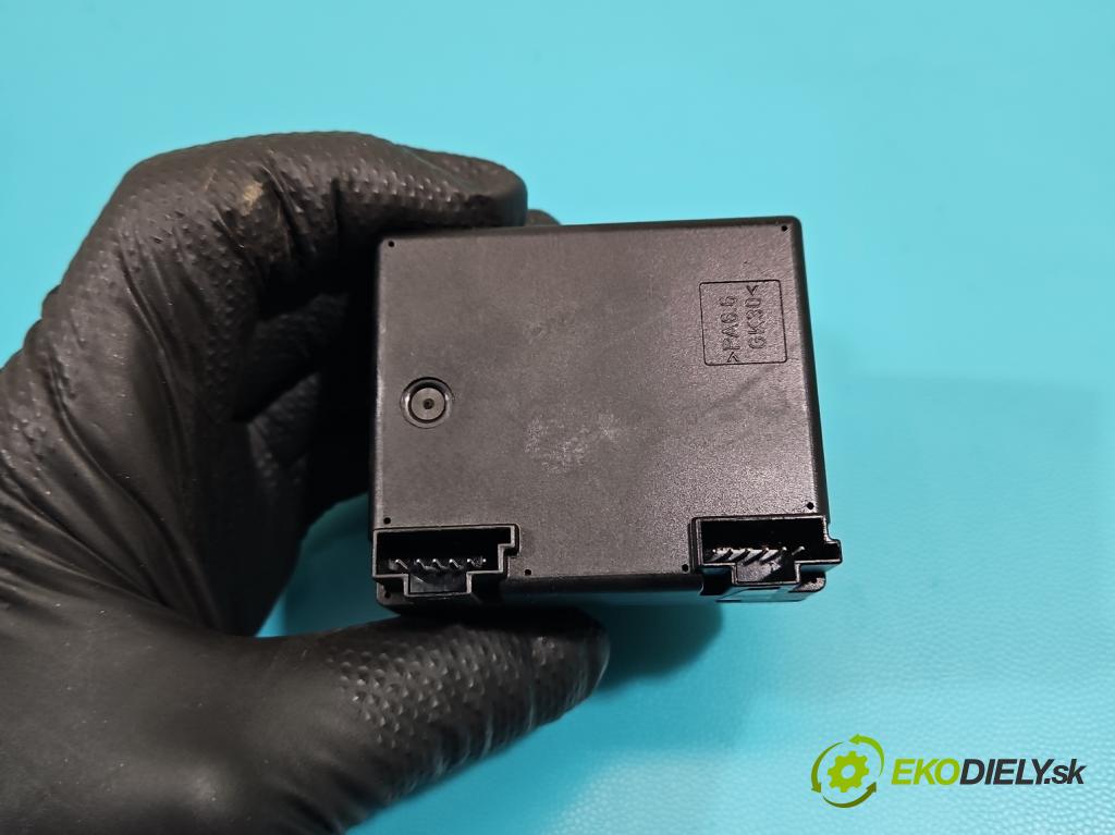 Mercedes S W221 2005-2013 3.0 CDI 211KM automatic 155 kW 2987 cm3 4- Spínačka 2215450508 (Spínacia skrinka)