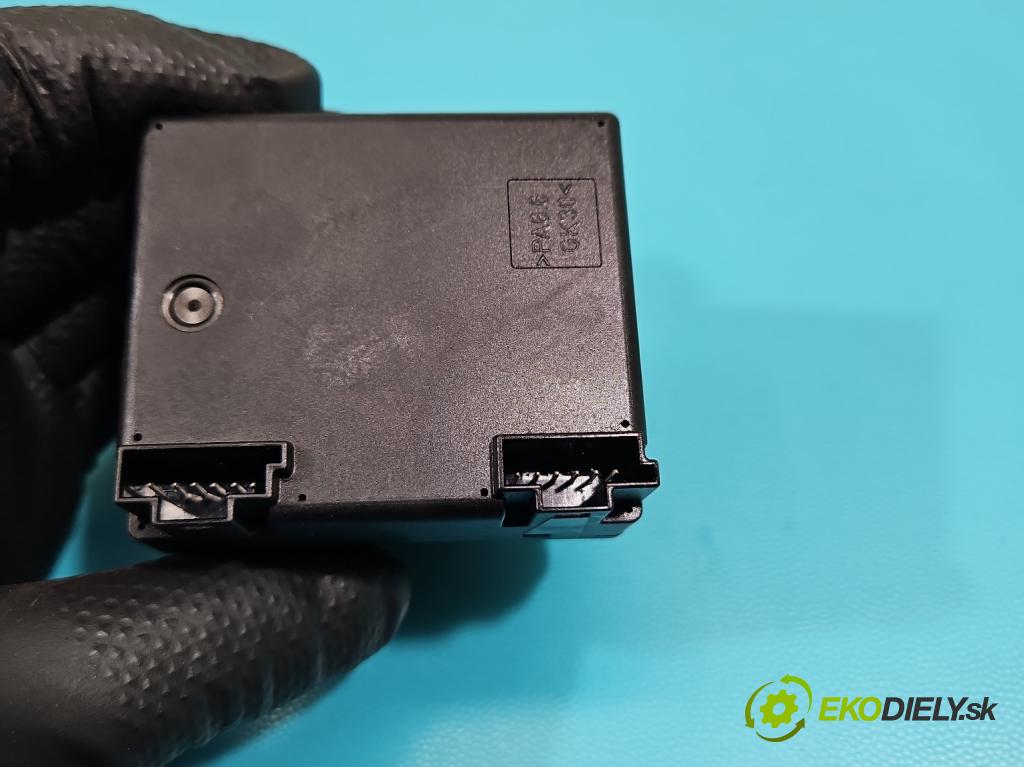 Mercedes S W221 2005-2013 3.0 CDI 211KM automatic 155 kW 2987 cm3 4- Spínačka 2215450508 (Spínacia skrinka)