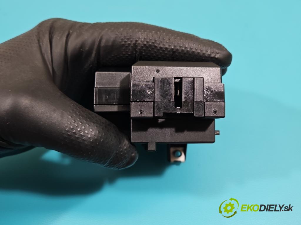 Audi A4 B8 2007-2015 2.0 tdi 143 HP automatic 105 kW 1968 cm3 5- Spínačka 8K0909131D (Spínacia skrinka)