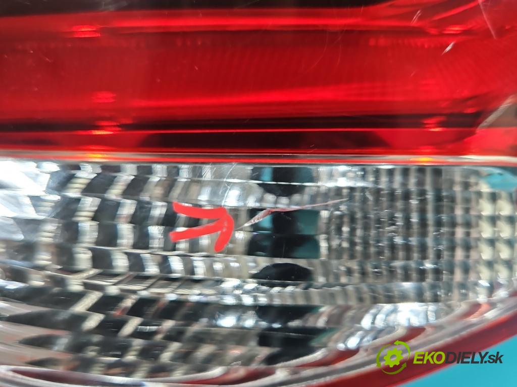 Hyundai I40 1.7 crdi 141 hp manual 104 kW 1685 cm3 5- světlo zadní pravé 92402-3Z5 (Klika dveří ostatní)