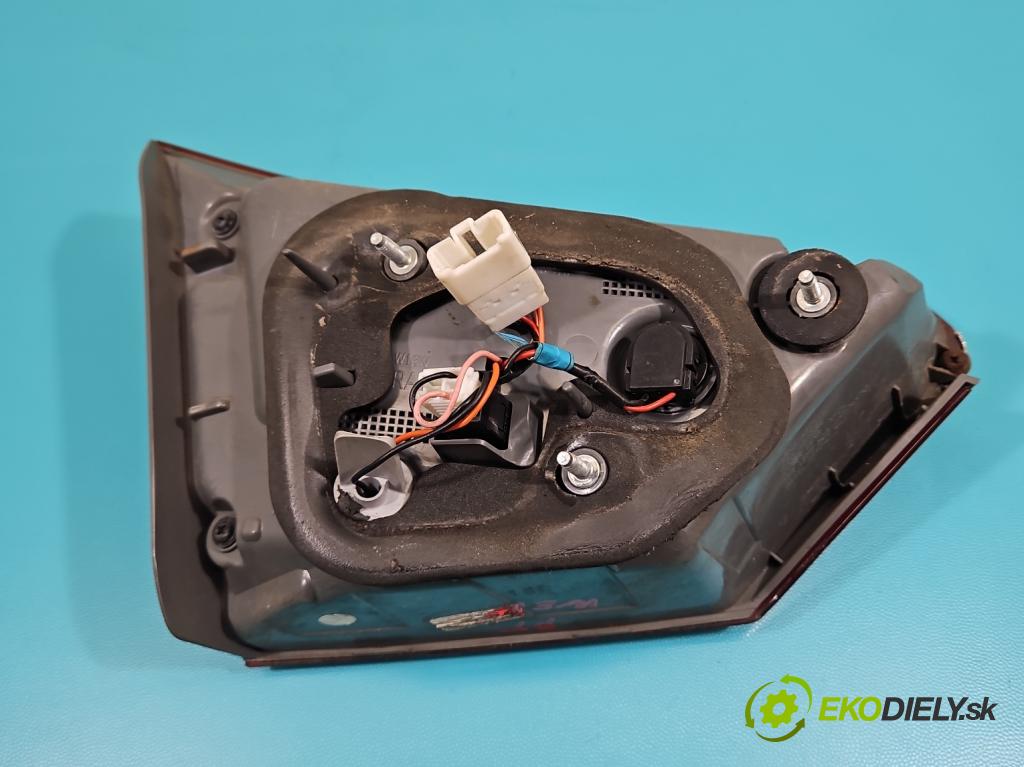 Hyundai I40 1.7 crdi 141 hp manual 104 kW 1685 cm3 5- světlo zadní pravé 92404-3Z5 (Klika dveří ostatní)