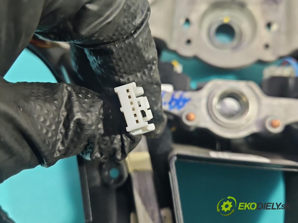 Hyundai I40 1.7 crdi 141 HP manual 104 kW 1685 cm3 5- volant  (Volant)