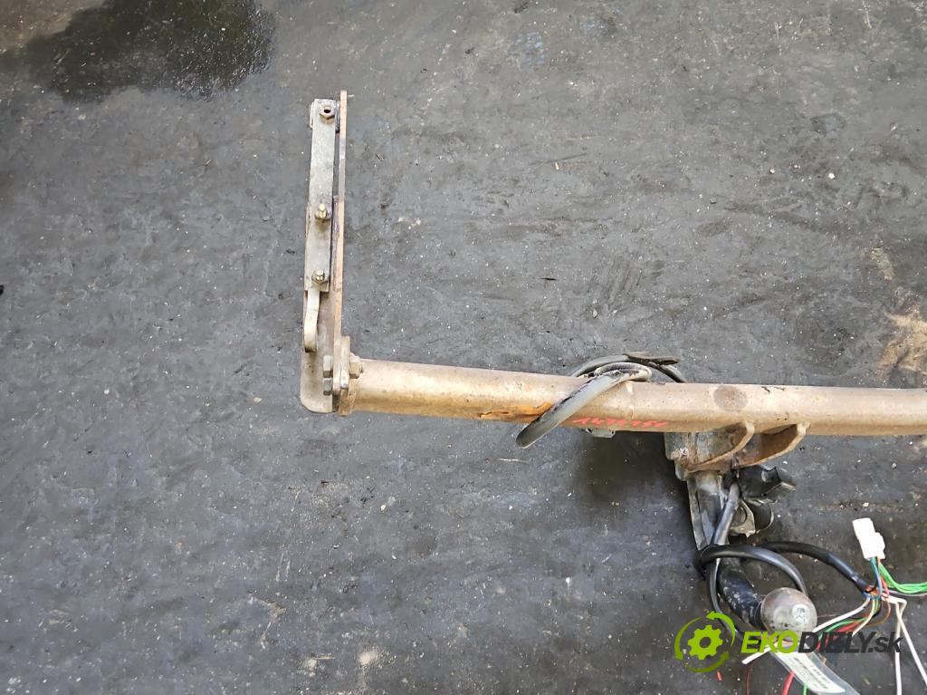 Toyota Corolla Verso I 2001-2004 2.0 D4D 90 hp manual 66 kW 1995 cm3 5- oko tažné  (Tažná zařízení)