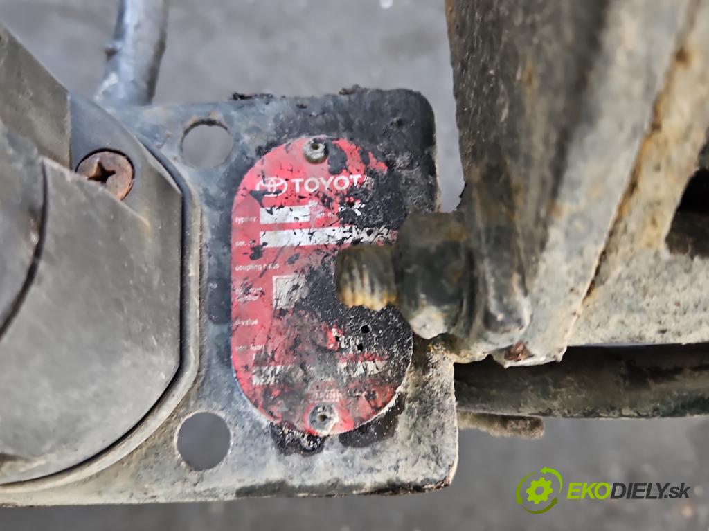 Toyota Corolla Verso I 2001-2004 2.0 D4D 90 hp manual 66 kW 1995 cm3 5- oko tažné  (Tažná zařízení)