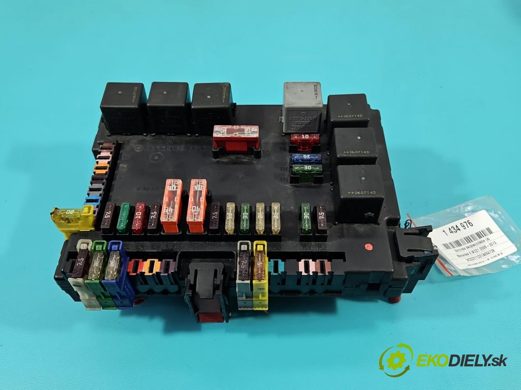 Mercedes S W221 2005-2013 3.0 CDI 211KM automatic 155 kW 2987 cm3 4- skříňka pojistková A2215450801 (Pojistkové skříňky)