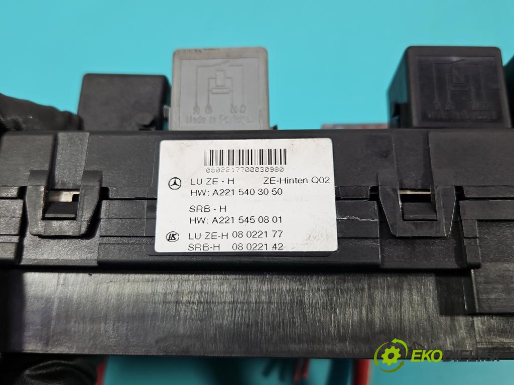 Mercedes S W221 2005-2013 3.0 CDI 211KM automatic 155 kW 2987 cm3 4- skříňka pojistková A2215450801 (Pojistkové skříňky)