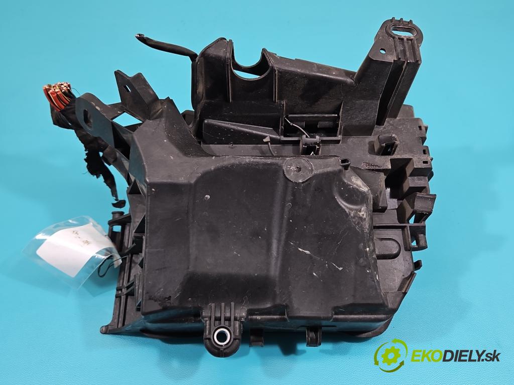 Mercedes B W246  2011-2018 1.8 CDI 109 hp automatic 80 kW 1796 cm3 5- skříňka pojistková A2469980601 (Pojistkové skříňky)