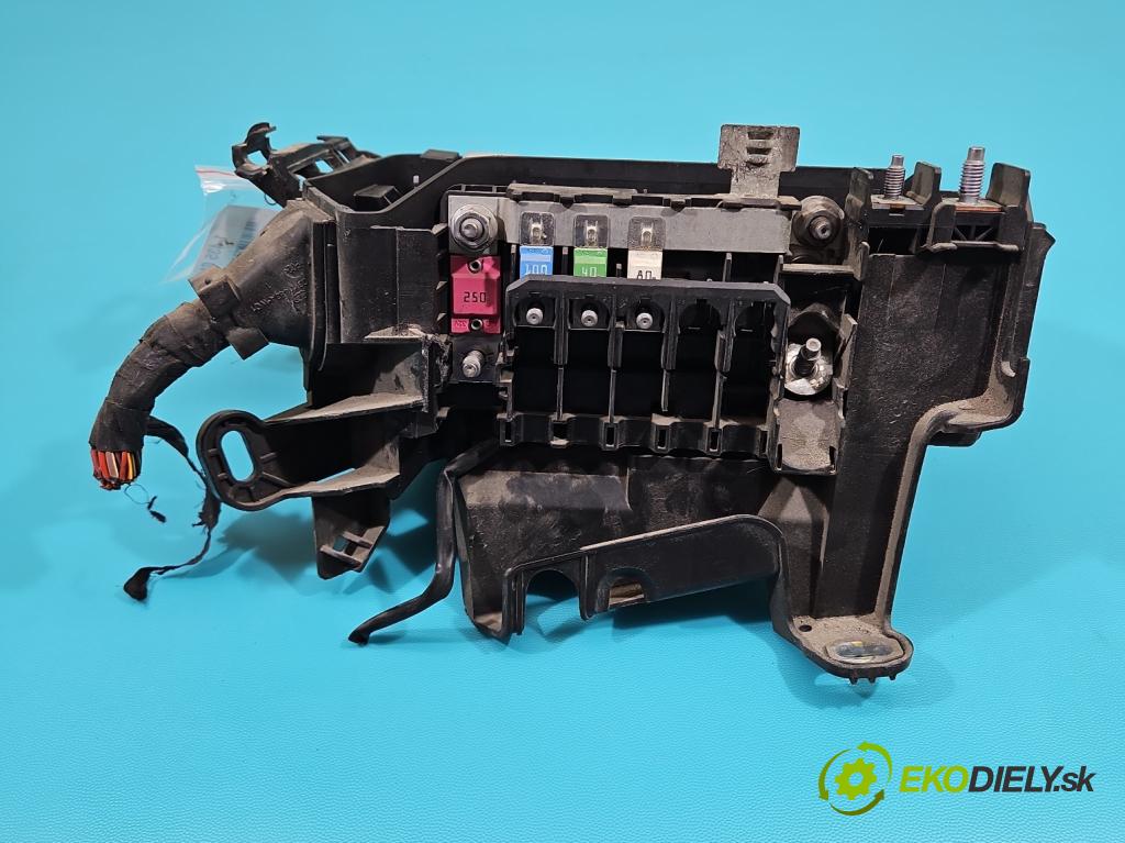 Mercedes B W246  2011-2018 1.8 CDI 109 hp automatic 80 kW 1796 cm3 5- skříňka pojistková A2469980601 (Pojistkové skříňky)