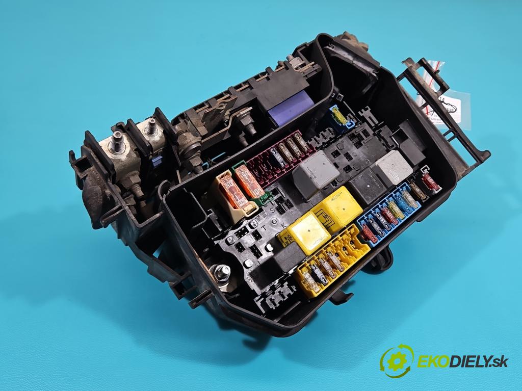 Mercedes B W246  2011-2018 1.8 CDI 109 hp automatic 80 kW 1796 cm3 5- skříňka pojistková A2469980601 (Pojistkové skříňky)