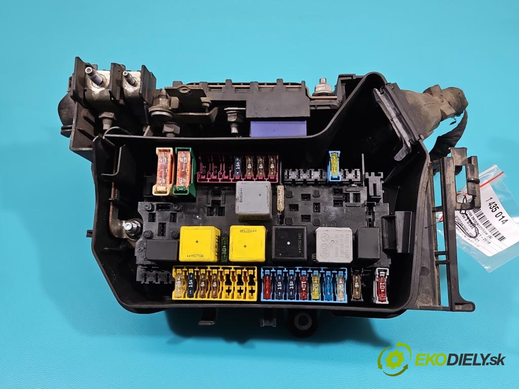 Mercedes B W246  2011-2018 1.8 CDI 109 hp automatic 80 kW 1796 cm3 5- skříňka pojistková A2469980601 (Pojistkové skříňky)