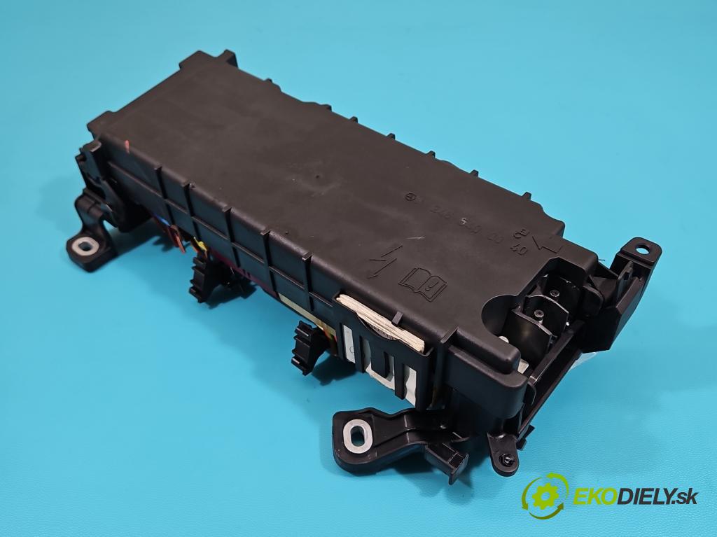 Mercedes B W246  2011-2018 1.8 CDI 109 hp automatic 80 kW 1796 cm3 5- skříňka pojistková A2469066600 (Pojistkové skříňky)