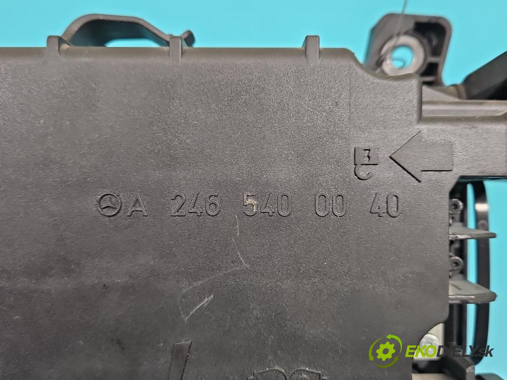 Mercedes B W246  2011-2018 1.8 CDI 109 hp automatic 80 kW 1796 cm3 5- skříňka pojistková A2469066600 (Pojistkové skříňky)