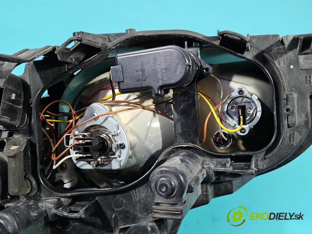 Ford Focus Mk2 2004-2011 1.6 tdci 109 HP manual 80 kW 1560 cm3 5- Reflektor: pravý 4M51-13W029-AD (Svetlo predné pravé)