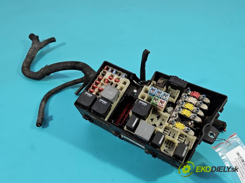 Ford Focus Mk2 2004-2011 1.6 tdci 109 HP manual 80 kW 1560 cm3 5- skrinka poistka 3M5T-14A142-AB (Poistková skrinka)