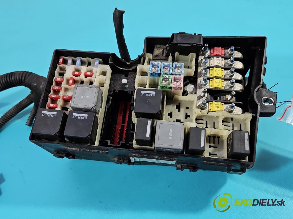 Ford Focus Mk2 2004-2011 1.6 tdci 109 HP manual 80 kW 1560 cm3 5- skrinka poistka 3M5T-14A142-AB (Poistková skrinka)