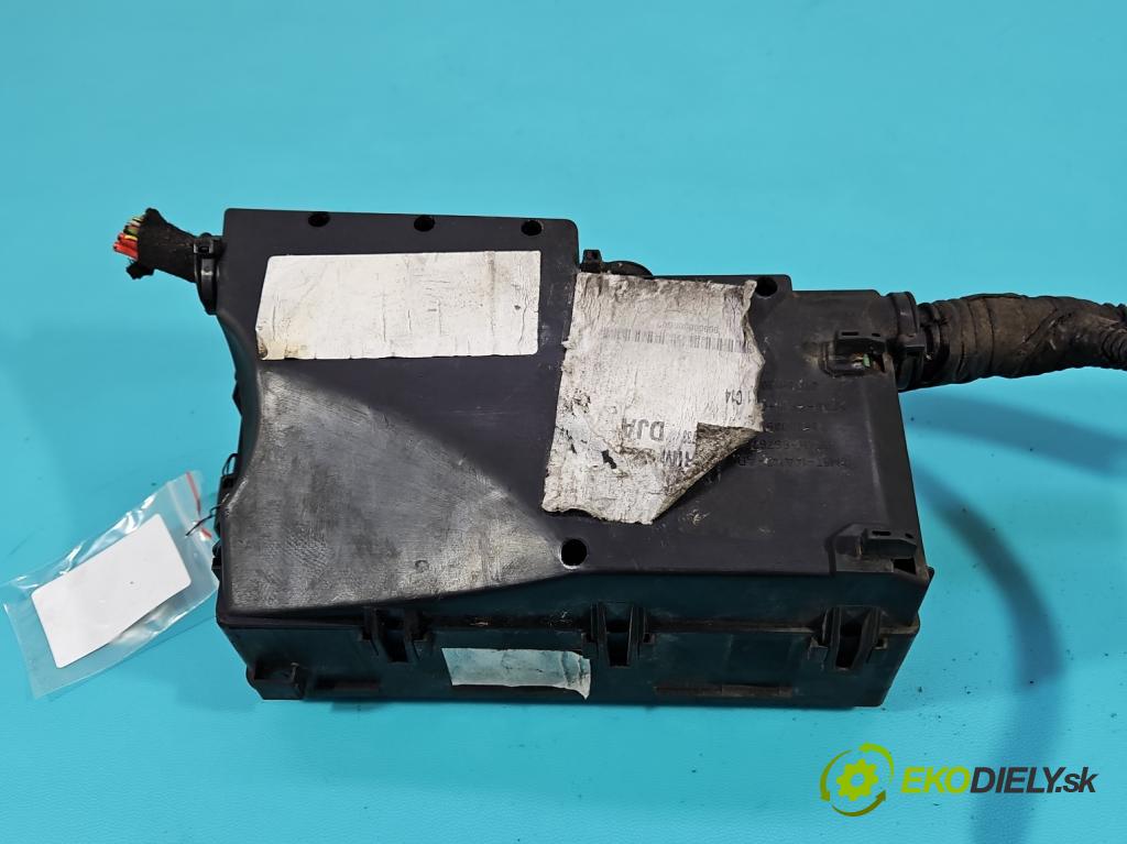 Ford Focus Mk2 2004-2011 1.6 tdci 109 HP manual 80 kW 1560 cm3 5- skrinka poistka 3M5T-14A142-AB (Poistková skrinka)