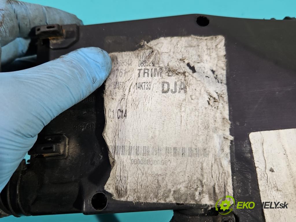 Ford Focus Mk2 2004-2011 1.6 tdci 109 HP manual 80 kW 1560 cm3 5- skrinka poistka 3M5T-14A142-AB (Poistková skrinka)