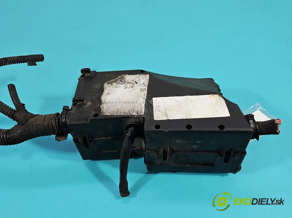 Ford Focus Mk2 2004-2011 1.6 tdci 109 HP manual 80 kW 1560 cm3 5- skrinka poistka 3M5T-14A142-AB (Poistková skrinka)