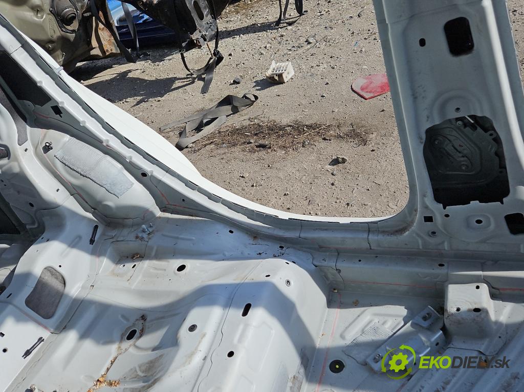 Mercedes B W246  2011-2018 1.8 CDI 109 hp automatic 80 kW 1796 cm3 5- práh levý  (Ostatní)