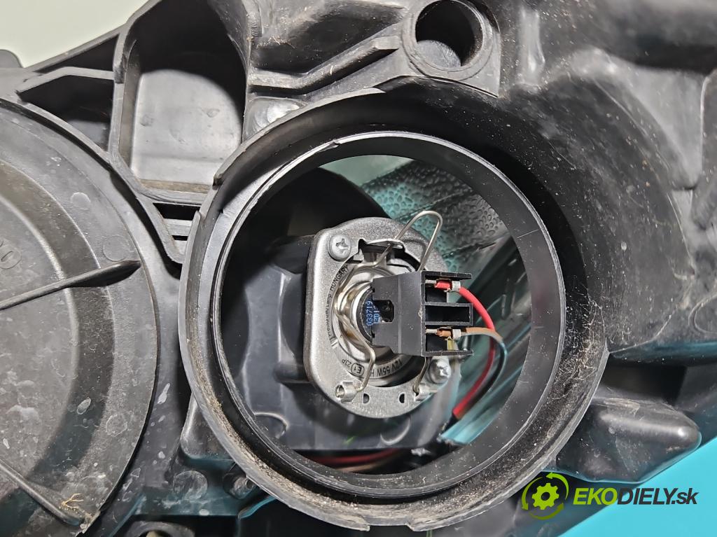 Citroen C5 II 2008-2017 1.6 hdi 109 HP manual 80 kW 1560 cm3 4- Reflektor: pravý 89902747 (Svetlo predné pravé)