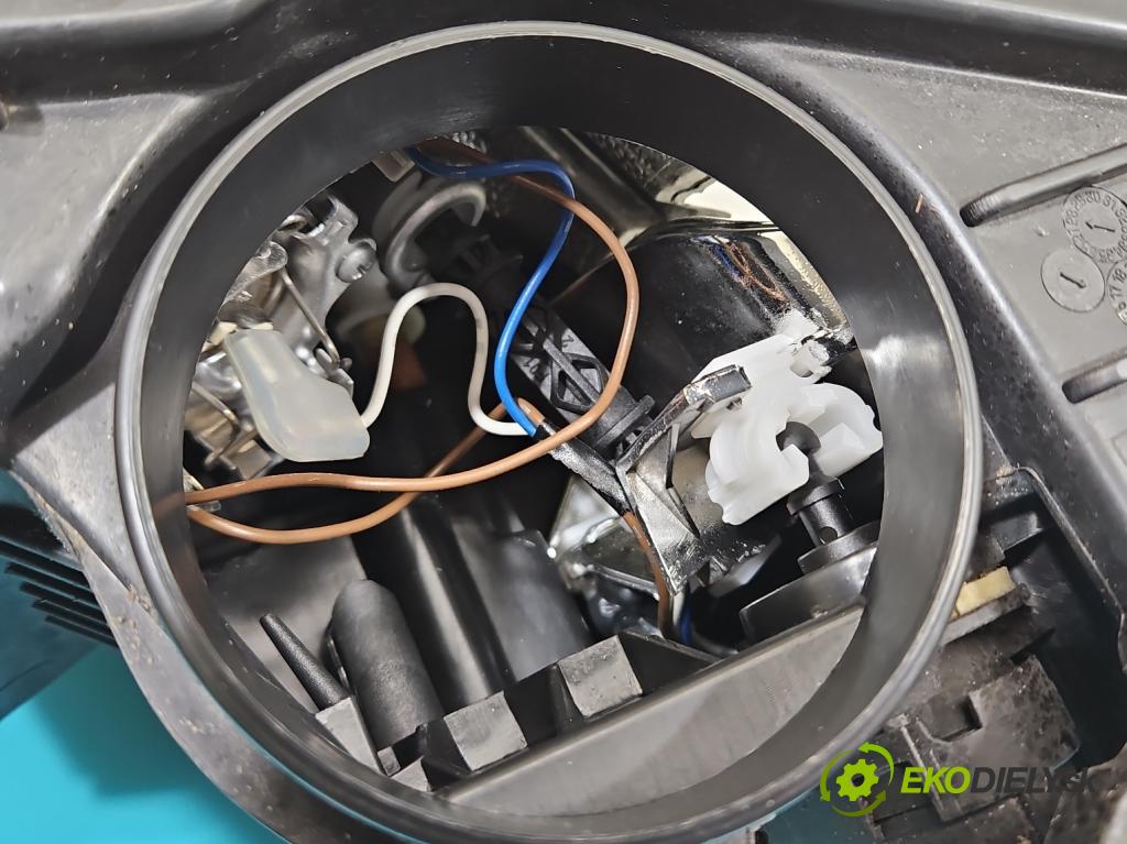 Citroen C5 II 2008-2017 1.6 hdi 109 HP manual 80 kW 1560 cm3 4- Reflektor: pravý 89902747 (Svetlo predné pravé)