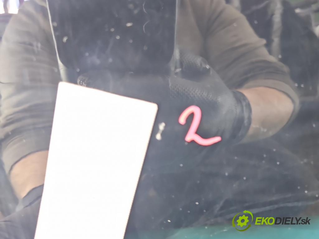 Hyundai I40 1.7 crdi 141 HP manual 104 kW 1685 cm3 5- dvere predné pravé  (Kľučka dverí ostatné)