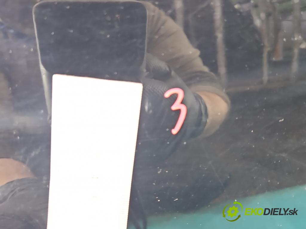 Hyundai I40 1.7 crdi 141 HP manual 104 kW 1685 cm3 5- dvere predné pravé  (Kľučka dverí ostatné)