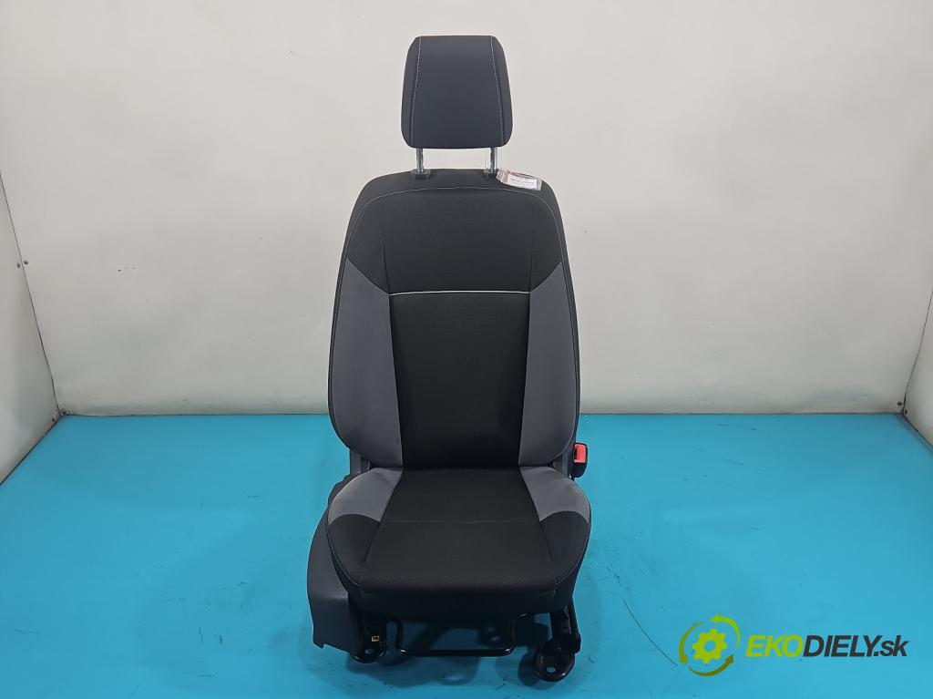 Ford Focus Mk3 2010-2018 1.6 16V 105 HP manual 77 kW 1596 cm3 5- Sedačka pravý  (Sedačka, sedadlo)