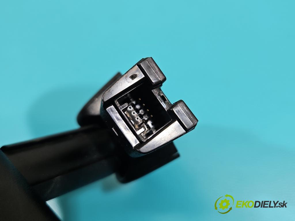 Hyundai I40 1.7 crdi 141 hp manual 104 kW 1685 cm3 5- zpětné zrcátko vnitřní E11026654 (Světla vnitřní)