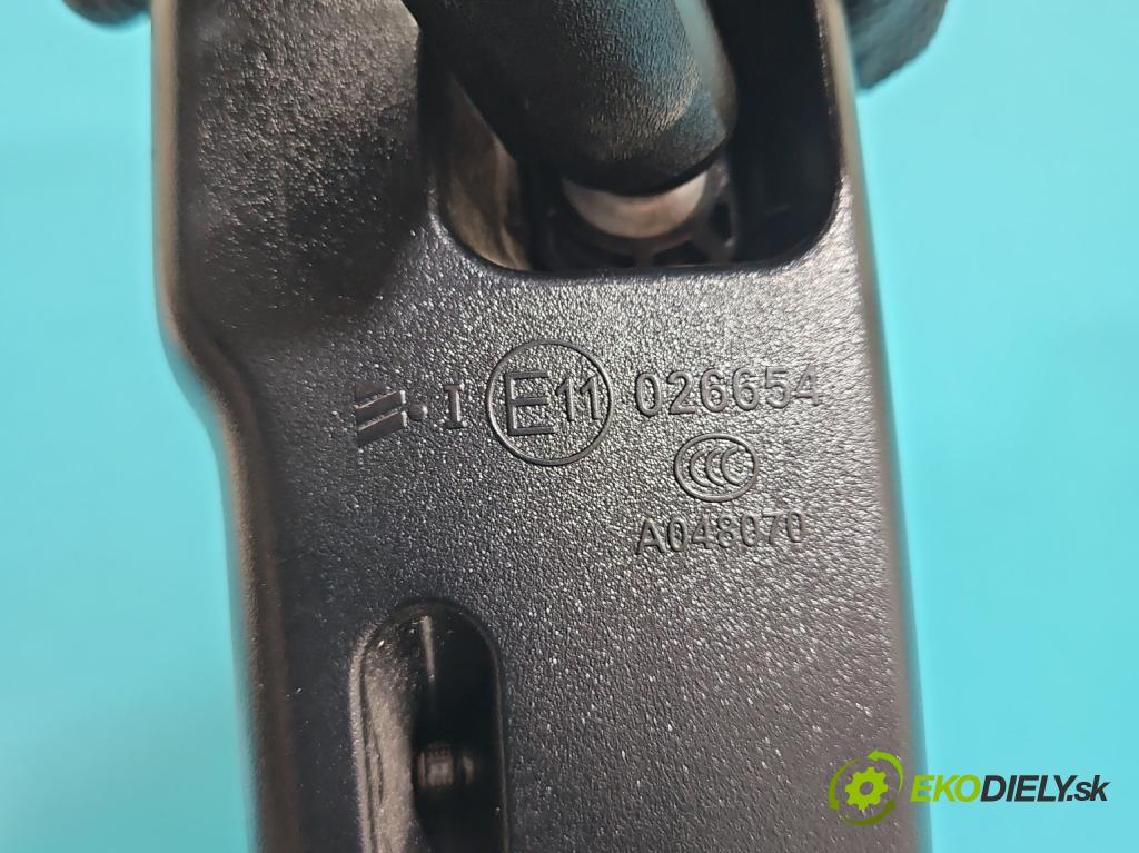 Hyundai I40 1.7 crdi 141 hp manual 104 kW 1685 cm3 5- zpětné zrcátko vnitřní E11026654 (Světla vnitřní)