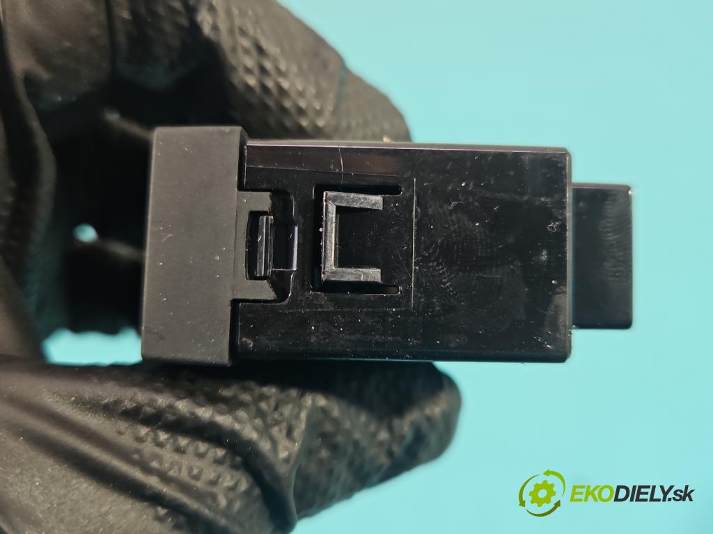 Hyundai I40 1.7 crdi 141 HP manual 104 kW 1685 cm3 5- zásuvka USB 3Z2504X