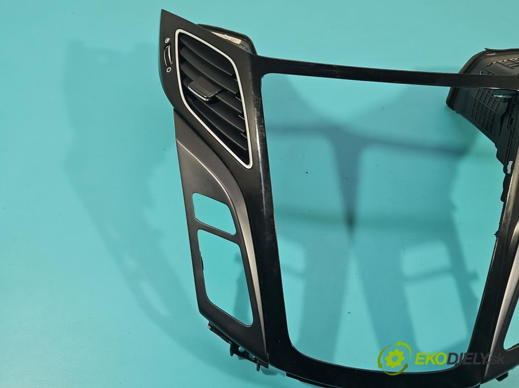 Hyundai I40 1.7 crdi 141 HP manual 104 kW 1685 cm3 5- Mřížka: kúrenia stredová 740-3Z000 (Mriežka kúrenia (fukár))