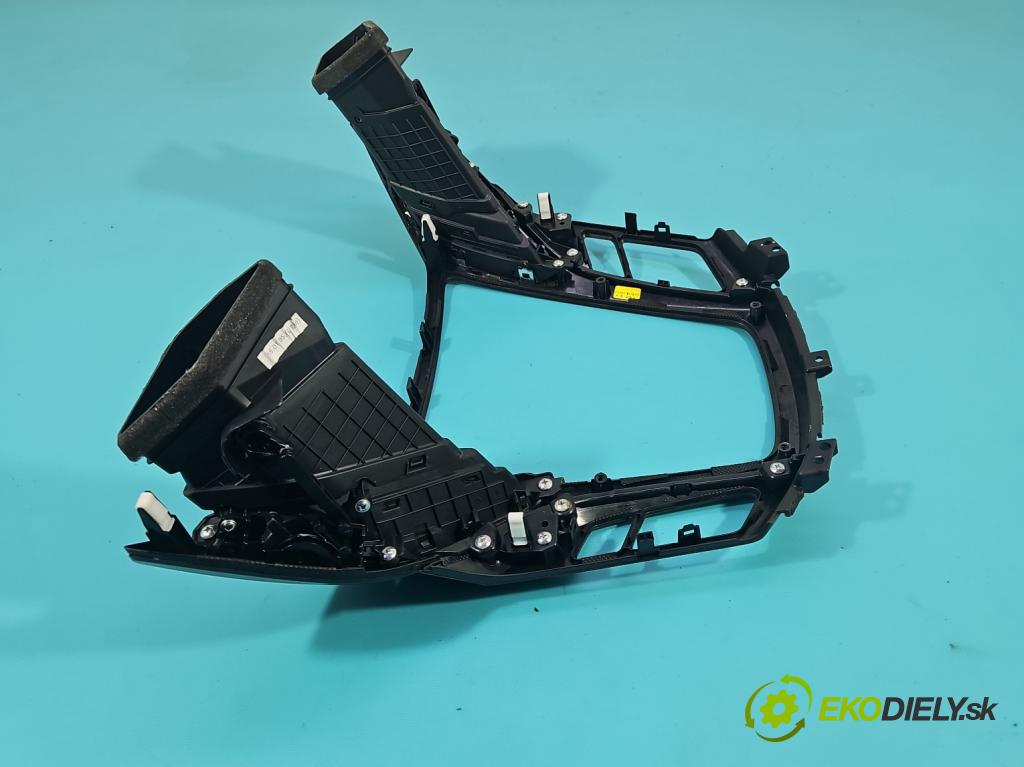 Hyundai I40 1.7 crdi 141 HP manual 104 kW 1685 cm3 5- Mřížka: kúrenia stredová 740-3Z000 (Mriežka kúrenia (fukár))