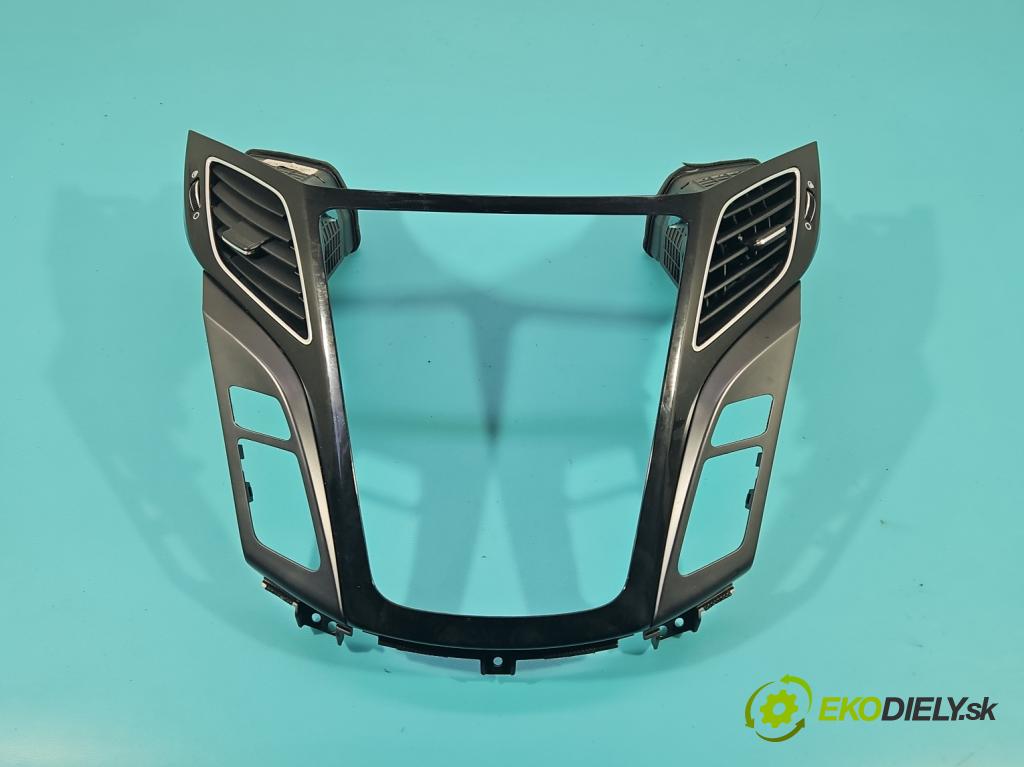 Hyundai I40 1.7 crdi 141 HP manual 104 kW 1685 cm3 5- Mřížka: kúrenia stredová 740-3Z000 (Mriežka kúrenia (fukár))