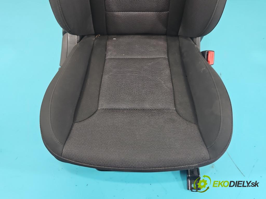 Hyundai I40 1.7 crdi 141 HP manual 104 kW 1685 cm3 5- Sedačka pravý  (Sedačka, sedadlo)