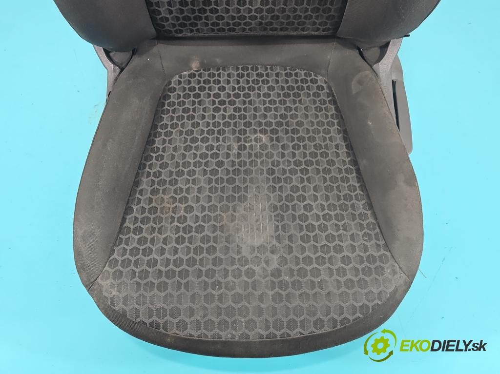 Opel Corsa E 2014-2019 1.4 16V 75 HP manual 55 kW 1398 cm3 3- Sedačka ľavý  (Sedačka, sedadlo)