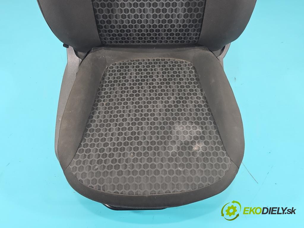 Opel Corsa E 2014-2019 1.4 16V 75 HP manual 55 kW 1398 cm3 3- Sedačka pravý  (Sedačka, sedadlo)