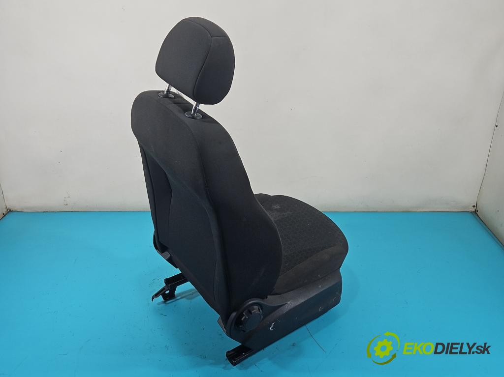 Opel Corsa E 2014-2019 1.4 16V 75 HP manual 55 kW 1398 cm3 3- Sedačka pravý  (Sedačka, sedadlo)