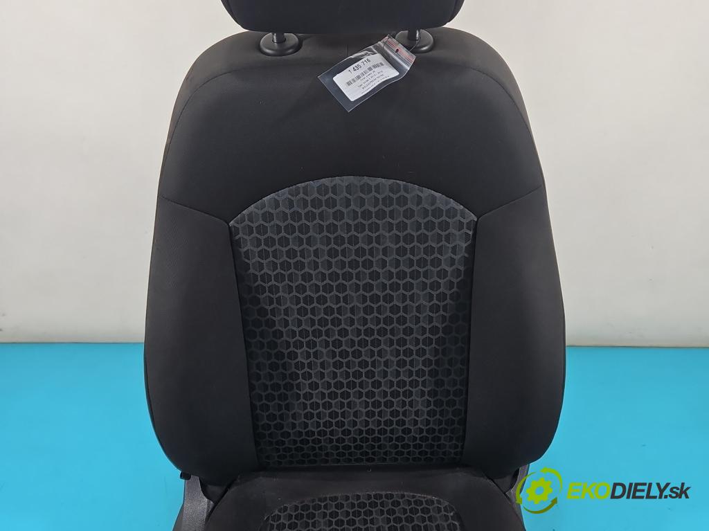 Opel Corsa E 2014-2019 1.4 16V 75 HP manual 55 kW 1398 cm3 3- Sedačka pravý  (Sedačka, sedadlo)