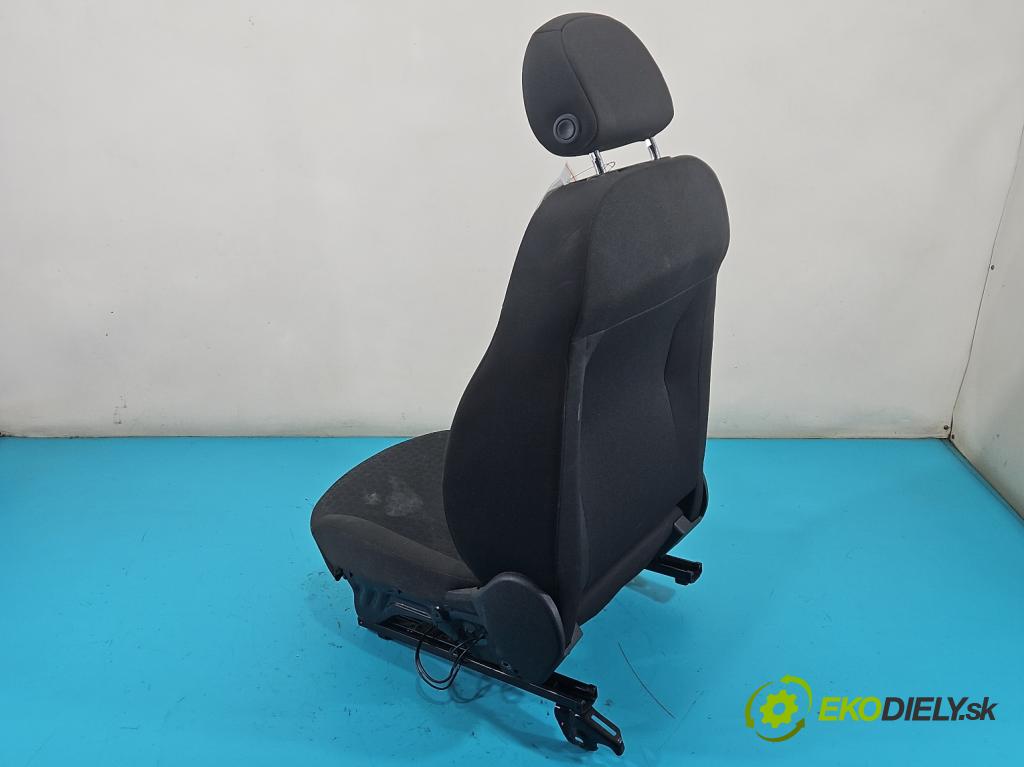 Opel Corsa E 2014-2019 1.4 16V 75 HP manual 55 kW 1398 cm3 3- Sedačka pravý  (Sedačka, sedadlo)
