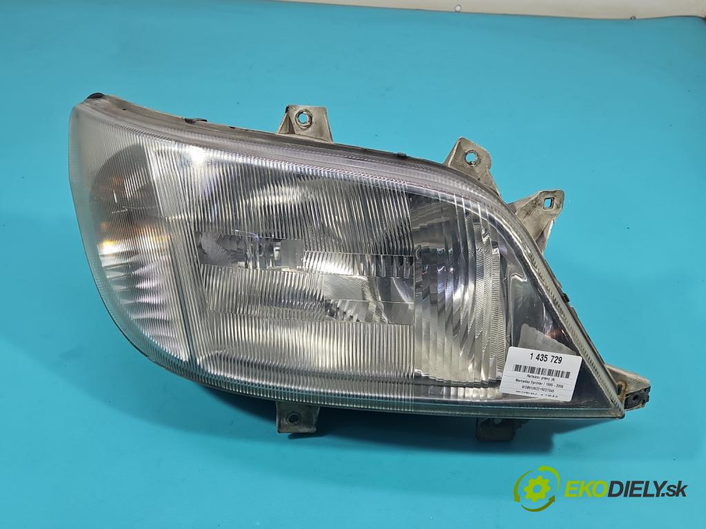 Mercedes Sprinter I 1995-2006 2,2.0 cdi 82 HP manual 60 kW 2148 cm3 5- Reflektor: pravý  (Svetlo predné pravé)