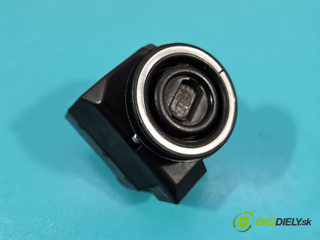 Mercedes E W210 1995-2002 2.2 cdi 125 HP manual 92 kW 2151 cm3 4- Spínačka 2105450008 (Spínacia skrinka)